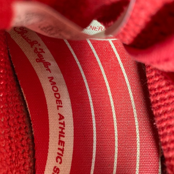 Converse CTAS Lightweight Red Mesh Womens Size 7 - Picture 11 of 11